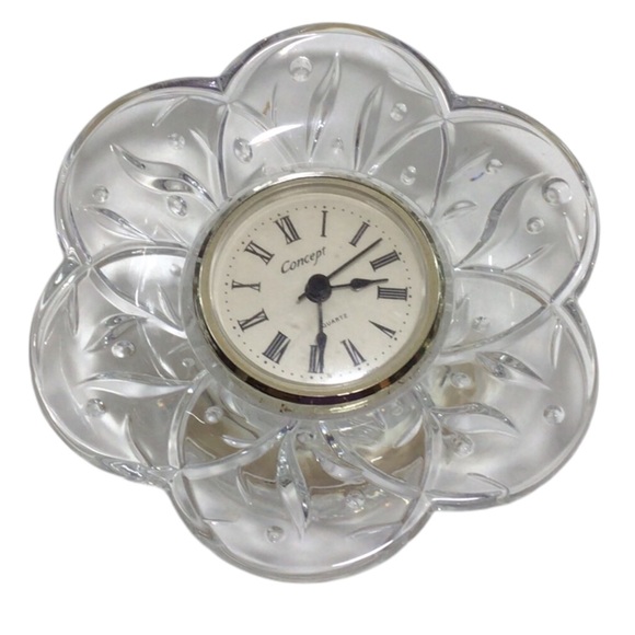 Vintage Concept Quartz Clock Crystal Flower Desk Mantle Clock - Picture 2 of 4